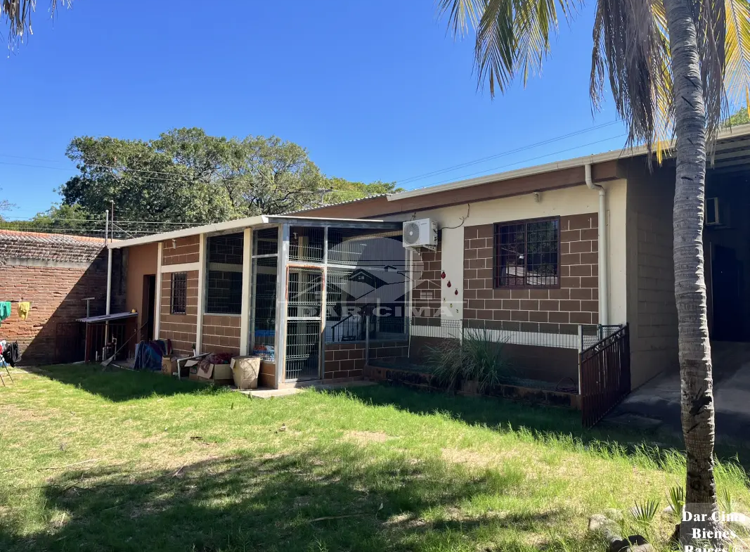 Venta de casas en barrio el Hospital en Choluteca, amplio patio y garage para familia numerosa.