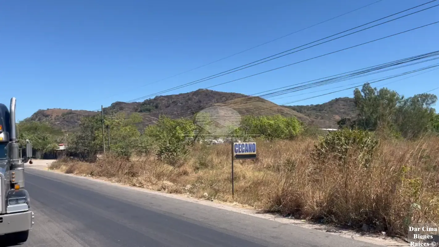 Terreno en venta en San Lorenzo Valle - Frente a carretera panamericana