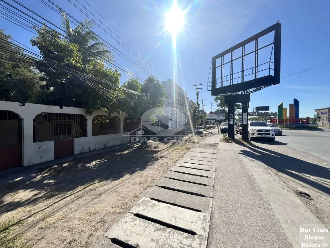 Venta Terreno comercial frente a Unimall sobre Blv. Mauricio Oliva en Choluteca